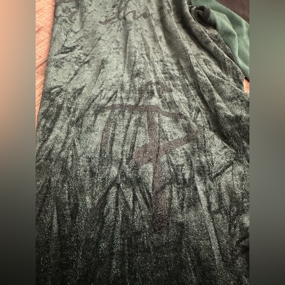 AHNI Wearable Art Graphic Velvet Sleeve Top - Picture 3 of 9